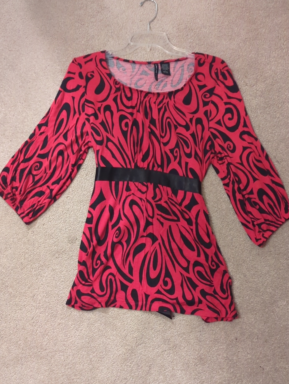cha cha vente Red and Black Swirl Print Tunic with Satin Black Tie Waistband